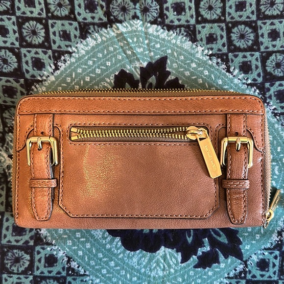 Michael Kors Handbags - Gently used, like new Michael Kors Leather Zip Wallet